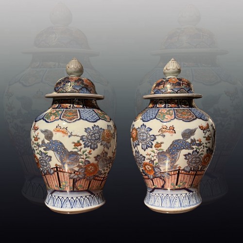 Paire de vases potiches couvertes en porcelaine de Arita à décor Imari - Arts d