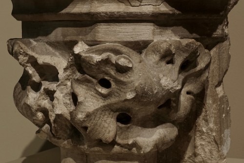 XIe au XVe siècle - Petit chapiteau gothique à décor végétale - XIII siècle