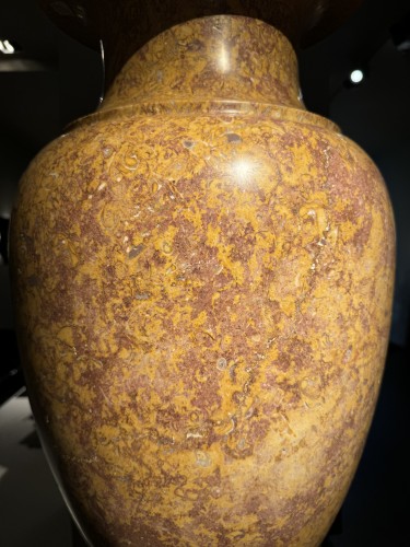 Vase monumental en marbre de Brocatelle d’Espagne - 