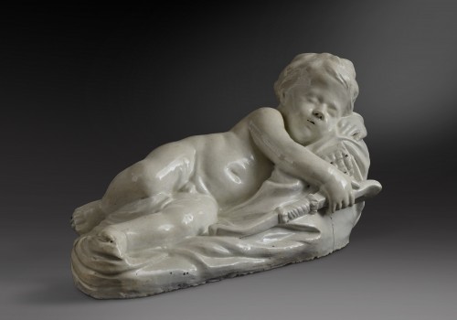 Cupidon endormi - Céramiques, Porcelaines Style 