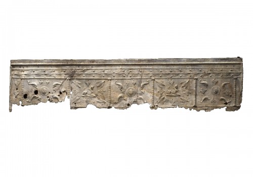 Fragment romain d'un sarcophage en plomb