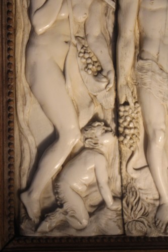 Aphrodite, Hermès et Bacchus, bas-relief en ivoire du XVIIe siècle - Didascalies