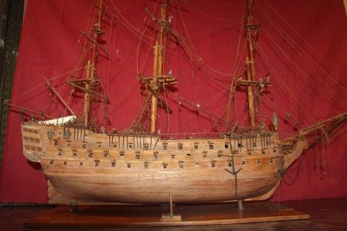 "Le HMS Victory", maquette de bateau en bois, fin du XIXe siècle - Didascalies