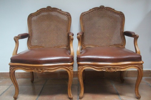 Sièges Fauteuil & Bergère - Paire de fauteuils cannés Louis XV, estampillés Etienne Saint-Georges