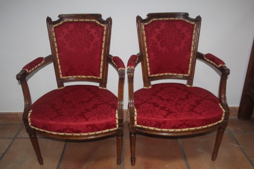 Sièges Fauteuil & Bergère - Paire de fauteuils à chapeau de gendarme, époque Louis XVI