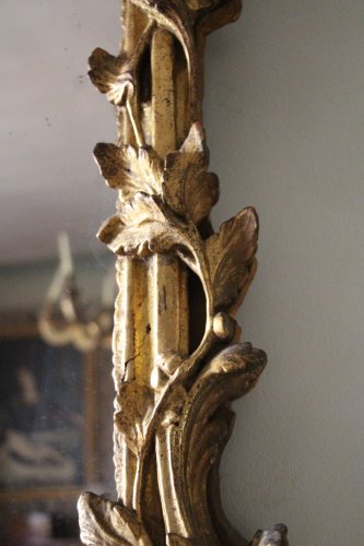 Antiquités - Miroir en bois doré époque Louis XV, XVIIIe siècle