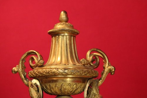 Antiquités - Paire de chenets en bronze doré, époque Louis XVI