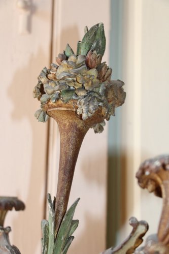 Luminaires Bougeoirs et Chandeliers - Importante paire de candélabres aux chérubins, Italie XVIIIe siècle
