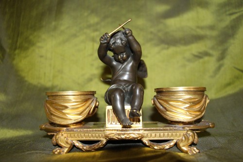 Objet de décoration Encrier - Encrier en bronze doré et à patine brune d'époque Charles X