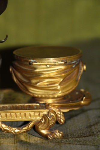Antiquités - Encrier en bronze doré et à patine brune d'époque Charles X