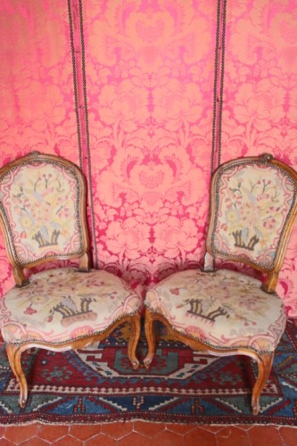 Paire de chaises"coin- de- feu" époque Louis XV - Didascalies