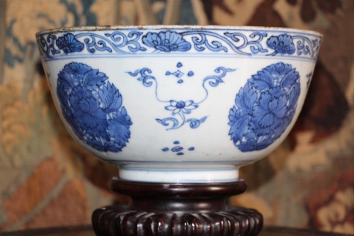 Antiquités - Grand bol à offrande, Famille bleue, Chine, XVIIIe siècle