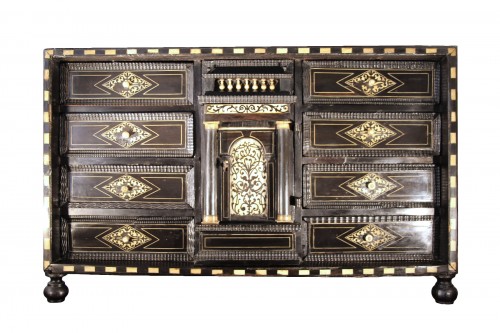 Cabinet en ébène, palissandre et ivoire - Italie XVIIe siècle