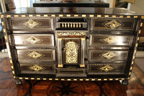 Cabinet en ébène, palissandre et ivoire - Italie XVIIe siècle - Mobilier Style Louis XIII