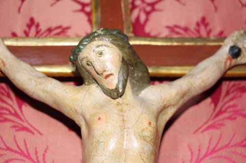 Crucifix en bois sculpté et polychrome, Italie fin XVIIIe siècle - Louis XVI