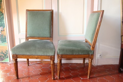 Louis XVI - Paire de chaises "coin-de-feu", estampillée J. CHARTIER