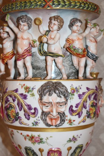 Antiquités - Brûle parfum en porcelaine de Capodimonte