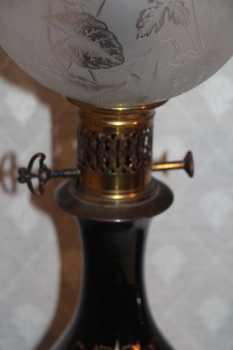 XIXe siècle - Paire de lampes Napoléon III en opaline à rehaut d'or et de bleu