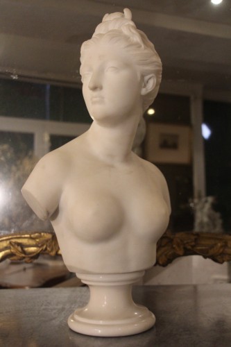 Buste en marbre de Diane Chasseresse d'après Houdon, XIXe - Sculpture Style Restauration - Charles X