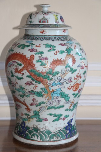 Vase aux dragons, porcelaine de chine XVIIIe - 