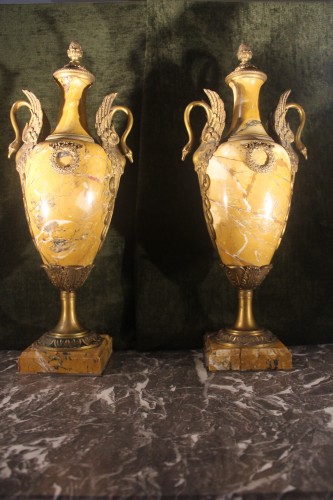 Objet de décoration Cassolettes, coupe et vase - Paire de cassolettes en marbre jaune de Sienne, Italie fin XIXe siècle