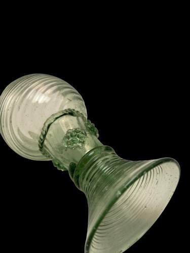 Antiquités - Un verre "Römer" - Allemagne circa 1650
