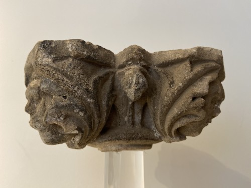 Antiquités - Chapiteau en pierre calcaire sculptée toutes faces - France XVe siècle