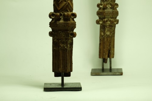 Deux piliers en bois du 14e siècle, travail Français - Moyen Âge