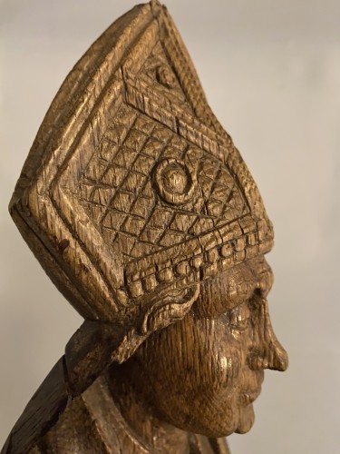 Un évêque sculpté très détaillé en chêne - flamand ou français - 16e siècle - Don Verboven - Exquisite Objects
