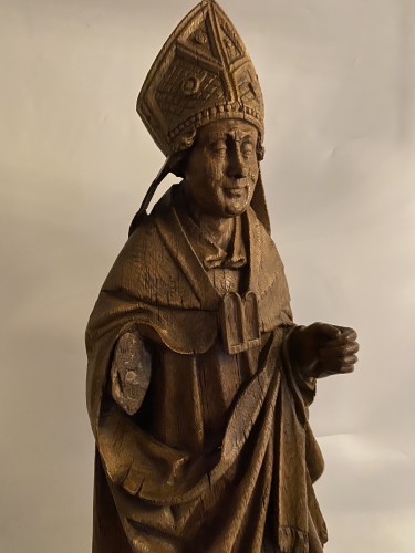 Antiquités - Un évêque sculpté très détaillé en chêne - flamand ou français - 16e siècle
