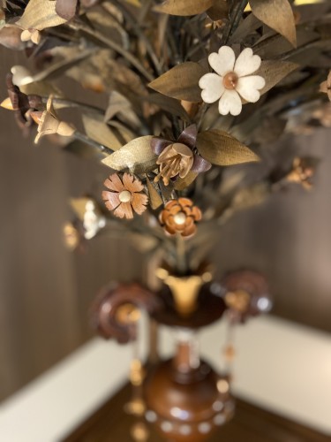 Vase avec une plante à fleurs en bois circa 1900  Louvain - Don Verboven - Exquisite Objects