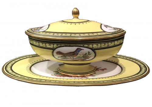 Sucrier couvert en porcelaine tendre de Sèvres à fond jaune jonquille, daté 1791