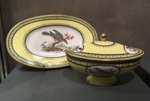 Sucrier couvert en porcelaine tendre de Sèvres à fond jaune jonquille, daté 1791 - Dragesco-Cramoisan