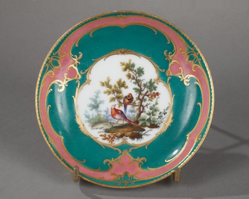 Soucoupe en porcelaine tendre de Sèvres, datée 1760 - Céramiques, Porcelaines Style Louis XV