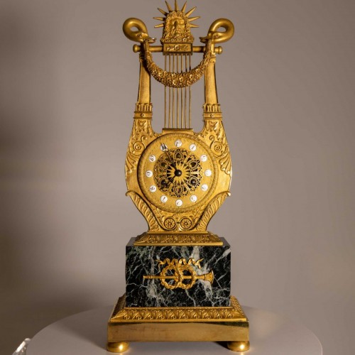 Antiquités - Pendule Lyre  Louis XVI, probablement Paris vers 1780