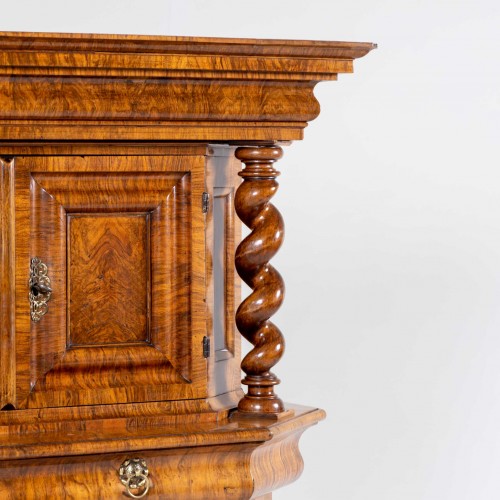 Cabinet baroque en noyer - Allemagne, Franconie XVIIIe siècle - Mobilier Style 