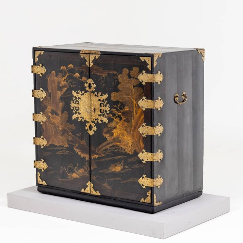 Cabinet japonais en laque noire, fin du XVIIe siècle - EHRL Fine Art & Antique