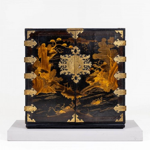  - Cabinet japonais en laque noire, fin du XVIIe siècle