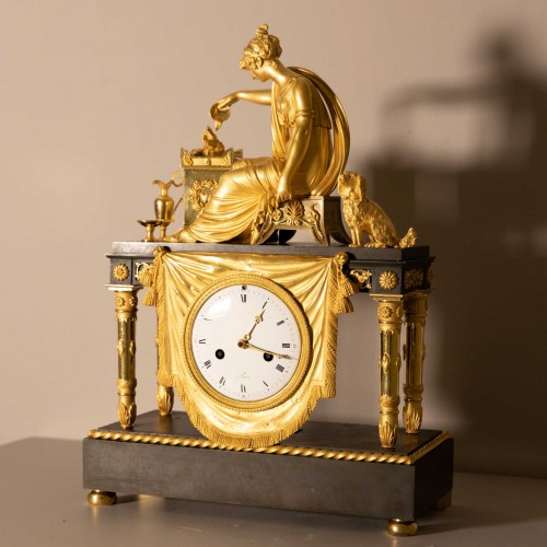 Pendule de cheminée en bois doré, France / Paris vers 1830 - Horlogerie Style 