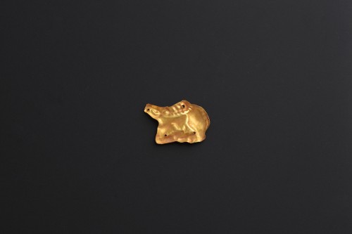 Archéologie  - Bractée en or figurant un cerf