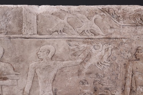 Archéologie  - Grand relief égyptien en pierre calcaire