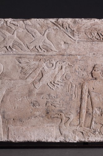 Grand relief égyptien en pierre calcaire - Finch and Co