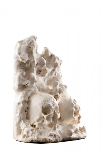 Châsse anglaise "Memento Mori" avec deux crânes humains