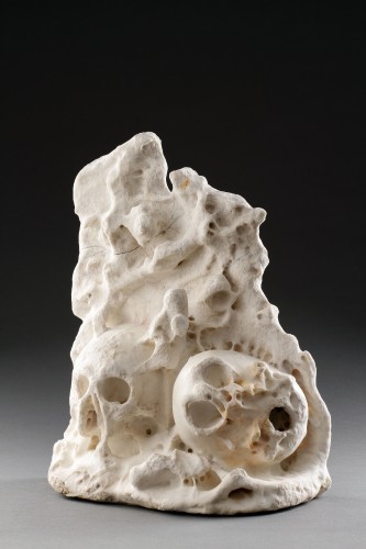 Sculpture Sculpture en Marbre - Châsse anglaise "Memento Mori" avec deux crânes humains