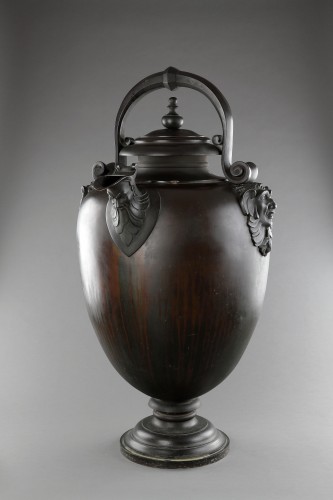 Vase ou aiguière monumentale en bronze d'après l'Antique - Objet de décoration Style 