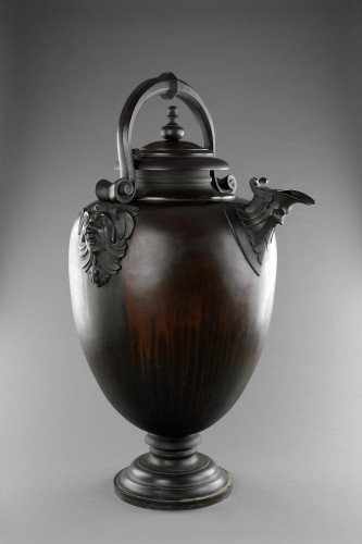 Vase ou aiguière monumentale en bronze d'après l'Antique - 
