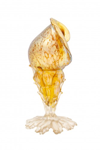 Antiquités - Petit vase en forme de coquillage Loetz vers 1900