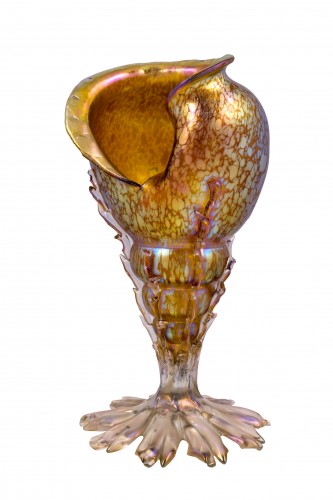 XXe siècle - Grand vase en forme de coquille de conque Loetz Candia Papillon decor vers 1900