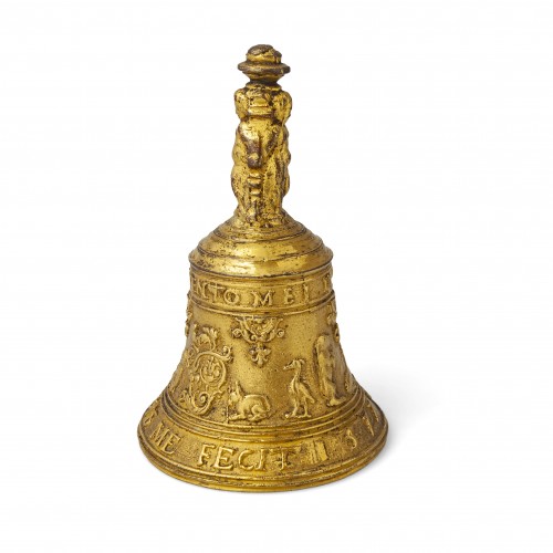 Objet de décoration  - Clochette de table en bronze doré datée de 1577