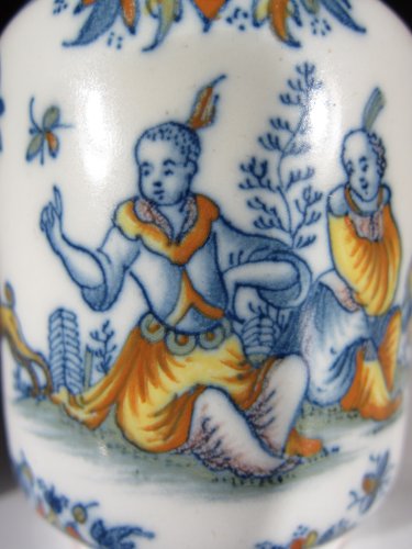 Céramiques, Porcelaines  - Pot en faïence à décor de Chinoiseries, Alcora 1735-60